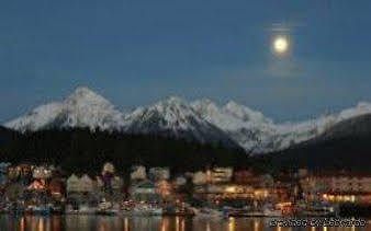 Totem Square Hotel And Marina Sitka Buitenkant foto